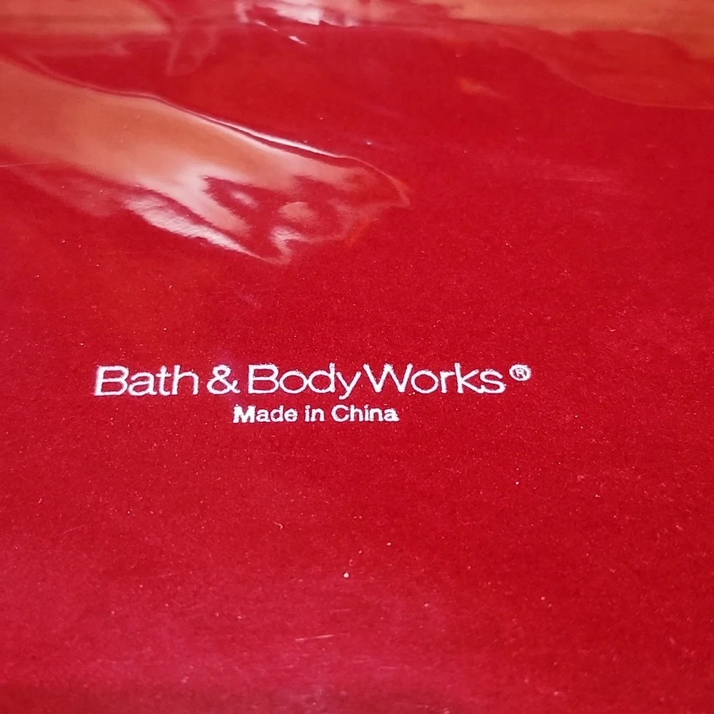 BATH & BODY WORKS HOLIDAY GIFT KIT RED VELVET BOX TISSUE PAPER GIFT TAG & RIBBON